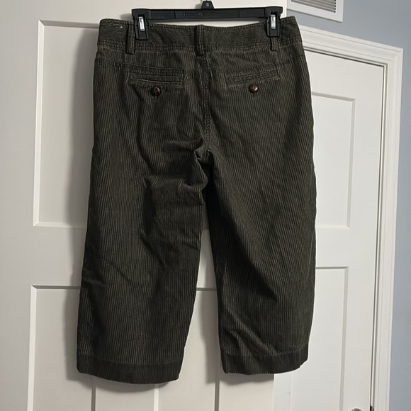 ANN TAYLOR LOFT “Marisa” Dark green corduroy capris size: 4 - Picture 4 of 5
